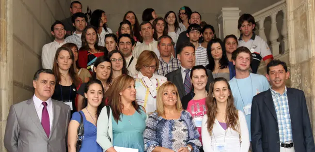  Isabel Carrasco posa con los participantes en el programa. 