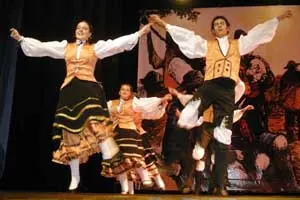 ‘Muiñeira Mexicana’ es interpretada por los medianos de ‘Lembranzas’.