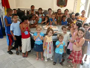  Los m&aacute;s peque&ntilde;os disfrutaron de un cake.