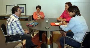 Un momento del encuentro entre el presidente del Centro de Valparaíso y la consejera y su equipo de gobierno.