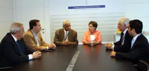 Reunión de la consejera de Presidencia, Justicia e Igualdad, María José Ramos, con el presidente de la Casa Capitular de Santo Domingo, Winni Terrero y el alcalde de Cabranes.