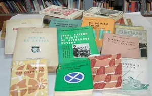 Algunos de los libros donados por los familiares de Díaz a la biblioteca.