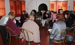 Estas mujeres se reúnen una vez al mes.