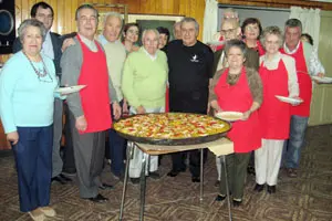 Los organizadores obsequiaron a los integrantes del Coro Polifónico con una paella.
