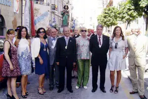 Miembros de la Junta Directiva y autoridades locales asistentes a la procesión de Santiago.