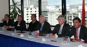  Mario Villarroel, Francisco Javier Elorza, Alejandro Fleming, viceministro venezolano para Europa; ministro español Miguel Ángel Moratinos; Dámaso de Lario y Aníbal Jiménez, embajador y cónsul general de España en Venezuela, respectivamente, 