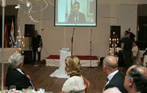  Lacalle y Camba, durante la proyecci&oacute;n del v&iacute;deo del presidente de la Xunta.