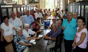  Purri&ntilde;os &ndash;a la izda.&ndash;, junto a Orallo y los asociados.