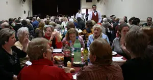  Numerosos socios y amigos difrutaron del cocido del D&iacute;a de San Roque. 