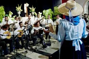 El Grupo Tendal de la Isla de La Palma homenajeó a la Rondalla Típica del HCV.