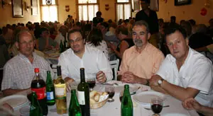  Enr&iacute;quez, junto al presidente del Deportivo Espa&ntilde;ol y otros directivos.