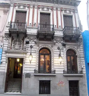  Fachada del Centro Gallego.