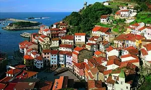  Panorámica del pueblo de Cudillero.