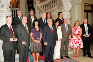  El presidente Areces posa junto a los premiados en el Día de Asturias.