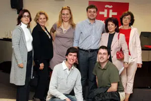 Pin y Herrera con la directiva de jóvenes.