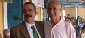 Bermúdez charló con varios nativos residentes en Cuba.