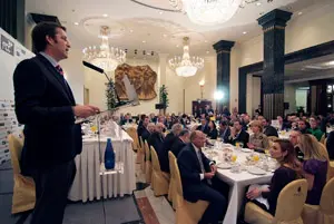 Núñez Feijóo, durante su intervención en los Desayunos de Europapress ante empresarios y políticos.