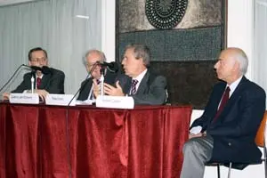 De izda. a dcha., Rodríguez Giavarini, Guillermo Etcheverri, Rafael Estrella y Norberto Corsaro, en la apertura de este seminario.