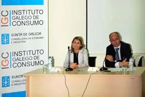 Santiago Camba y Nava Castro, tras la firma del acuerdo.