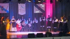 Un momento de la actuación del grupo representante de la sociedad ‘A Nosa Galiza’.