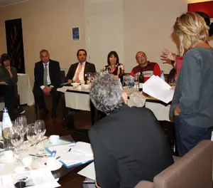 Los participantes, en una reunión con la Cámara de Moda de Milán.