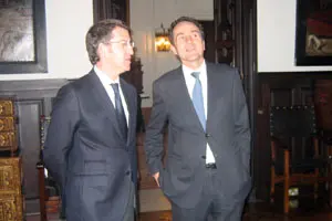  El presidente gallego, con el embajador espa&ntilde;ol, Carles Casajuana.