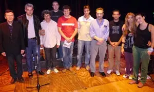  Los integrantes del grupo, junto al delegado de la Xunta en Buenos Aires, Alejandro L&oacute;pez Dobarro