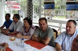 Miguel Ángel Machín –2º por la izqda.–, Guillermina Hernández, José Luis Perestelo y Juan Ramón Rodríguez, durante una comida previa al Festival.
