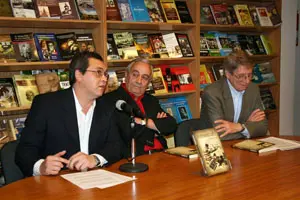  Marcelo Massario, Carlos Penelas y Jorge Sethson, durante la presentación del libro de Penelas.