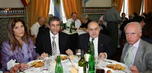  Jorge Ferraresi y su esposa, junto a Juan Rodr&iacute;guez y Jos&eacute; Manuel Castelao Braga&ntilde;a, durante el almuerzo en el Centro Gallego.