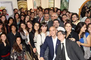 Félix Colsa, con los jóvenes con los que se reunió en Mar del Plata.