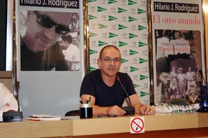  Hilario J. Rodríguez, durante la presentación de su último libro, ‘El otro mundo’, en Vigo.
