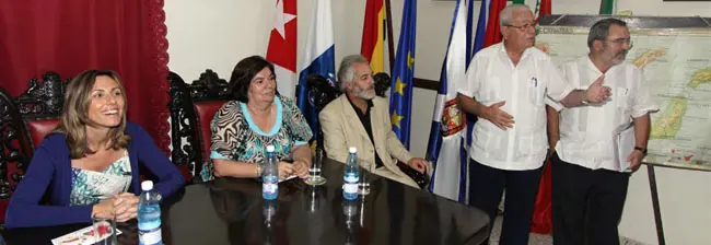  La comisionada Elsas Casas; la viceconsejera Guillermina Hernández; el consejero laboral, Francisco Armas; el consejero general de Emigración, Carmelo González; y el jefe de la oficina labora de La Habana, Pedro Martínez de Goicoechea.