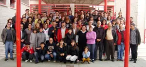 El presidente del Consejo de Comunidades Asturianas, junto a profesores y alumnos del curso.