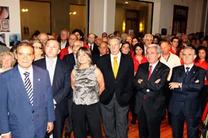 Las autoridades presentes en los actos de reinauguración de las instalaciones del Centro Burgalés.