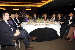 Feijóo y Quintas, durante la ceremonia a la que asistieron centenares de gallegos.