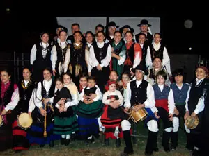  Miembros de la agrupaci&oacute;n folcl&oacute;rica del Centro Gallego de Rosario.