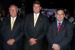 Manuel Herrera Castilla, director del Banco Canarias; David Frías Cañellas, presidente de Seguros Canarias; y Richard Barreiro y Olmedo, director de ‘Magazine Español’ y consejero del CRE.