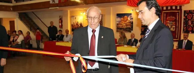  Fernando Martínez Maíllo inaugura la remodelación del Centro Zamorano de Buenos Aires, junto al presidente de la entidad, Ángel Llamas.