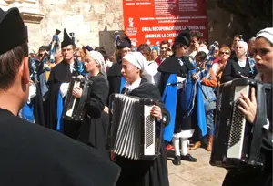  La Banda del Ayuntamiento de Oviedo, que dirige ‘El Pravianu’, en una actuación en la ciudad de Valencia.