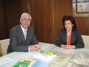  José Antonio Gómez Periñán y Pilar Pin, durante la reunión.