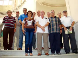  Manuel P&eacute;rez &ndash;en el centro&ndash; record&oacute; a los emigrantes gallegos de A Coru&ntilde;a.