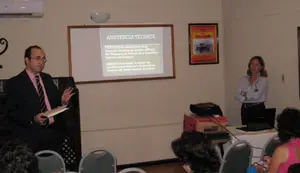  El consejero Julio Olmos fue el encargado de presentar la charla impartida por Iluminada Garrido.