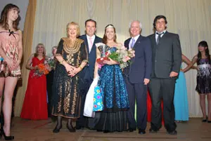  La ‘Maja 2009’, junto a directivos de la Federación y a Manuel Hernández, presidente de los valencianos.