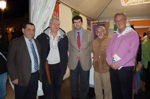 El alcalde de Alcalá de Henares, junto al presidente de la Casa de Soria, Florencio Martin; el vicepresidente, Domingo Martín, y el presidente de la Federación de Casas Regionales en Madrid, José Luis Delgado.