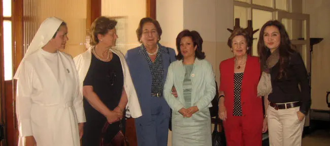  Pilar Pin, durante la visita al Hogar Español.