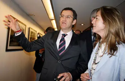  N&uacute;&ntilde;ez Feij&oacute;o con la directora cultural de la UCA, Cecilia Cavanag.