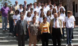 Los responsables de Emigración con los jóvenes descendientes de emigrantes asturianos en México que participaron en ‘Así es Asturias’.