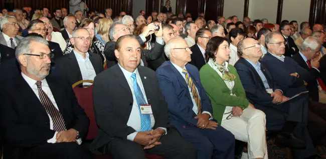 Participantes en el Pleno del Consello de Comunidades Galegas en Montevideo.