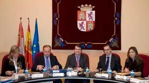 Mañueco presidió la reunión del Consejo de Emigración.